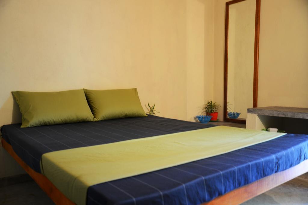 Jungle Beach Hostel Unawatuna Room photo