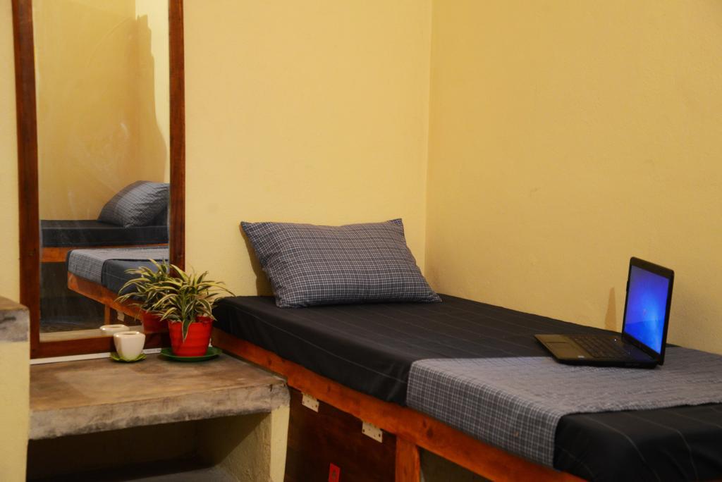 Jungle Beach Hostel Unawatuna Room photo