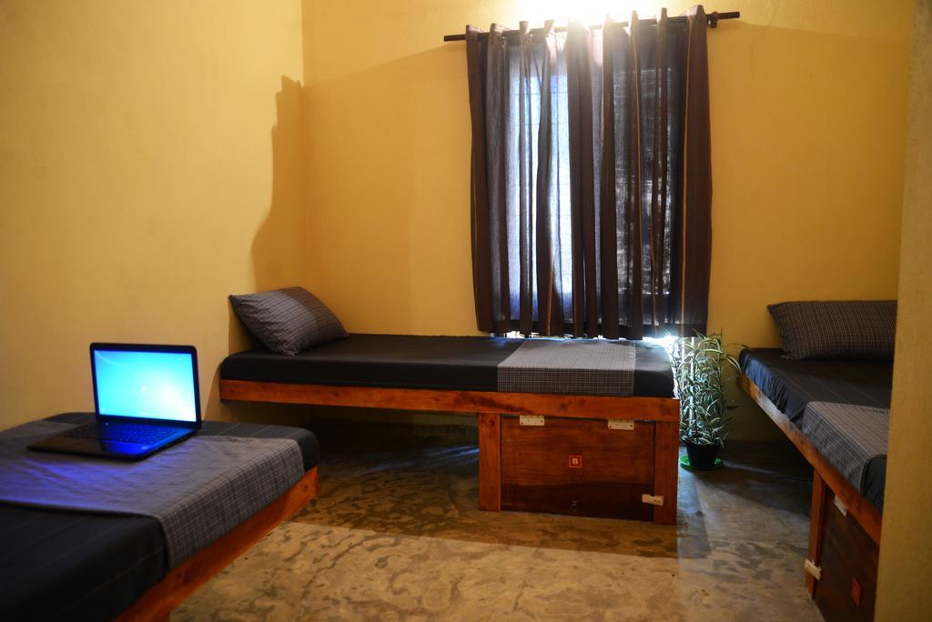 Jungle Beach Hostel Unawatuna Room photo